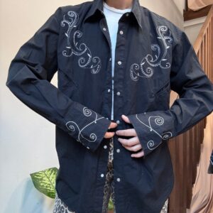 חולצה מכופתרת שחורה עם עיטורי ריקמה XL